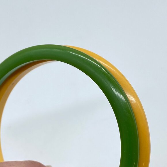 Vintage Pair of Bakelite Spacers Bangle Bracelets Yellow Green READ - Picture 3 of 12